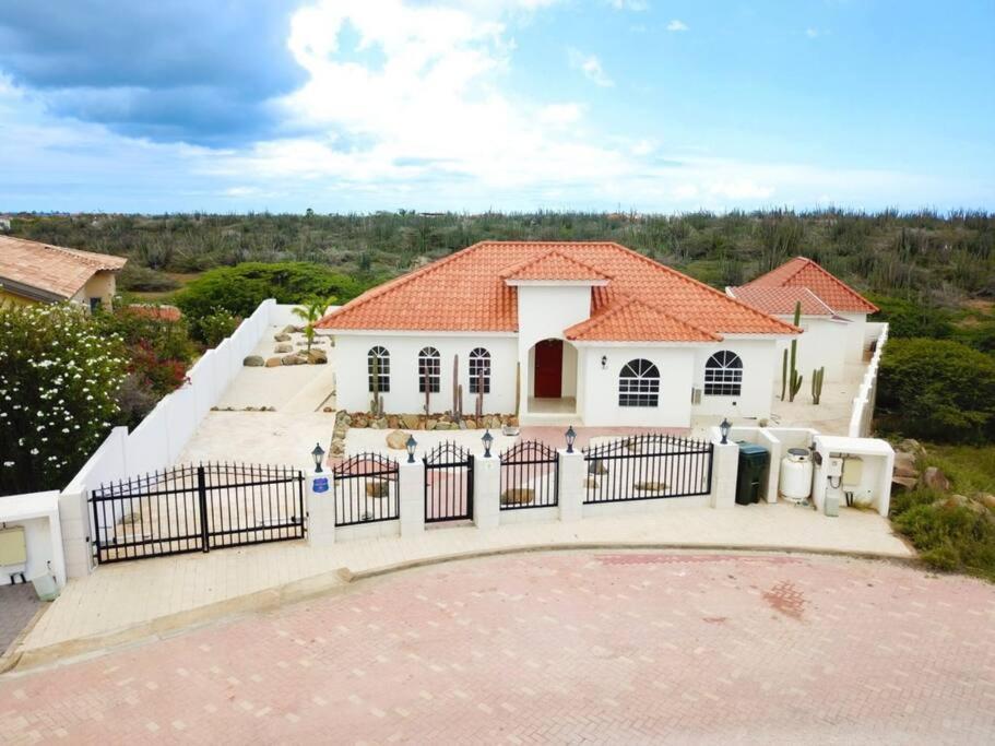Jolie Villa Entire Villa In Noord, Aruba Palm Beach Bagian luar foto